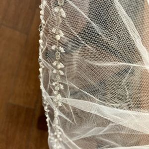 Maggie Sattero bridal gown and veil. Ivory size 2